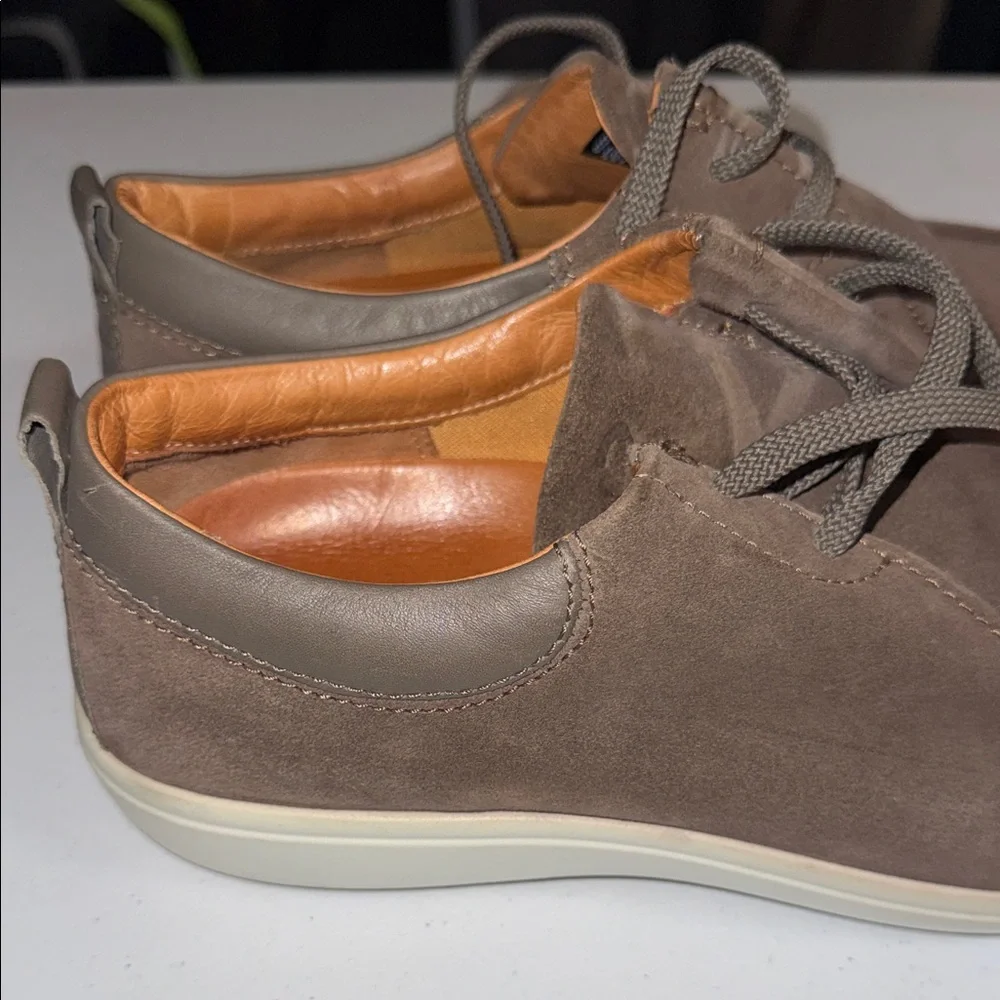 Ecco elegant brown
